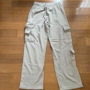 Small, pale brown sweatpants, cargos